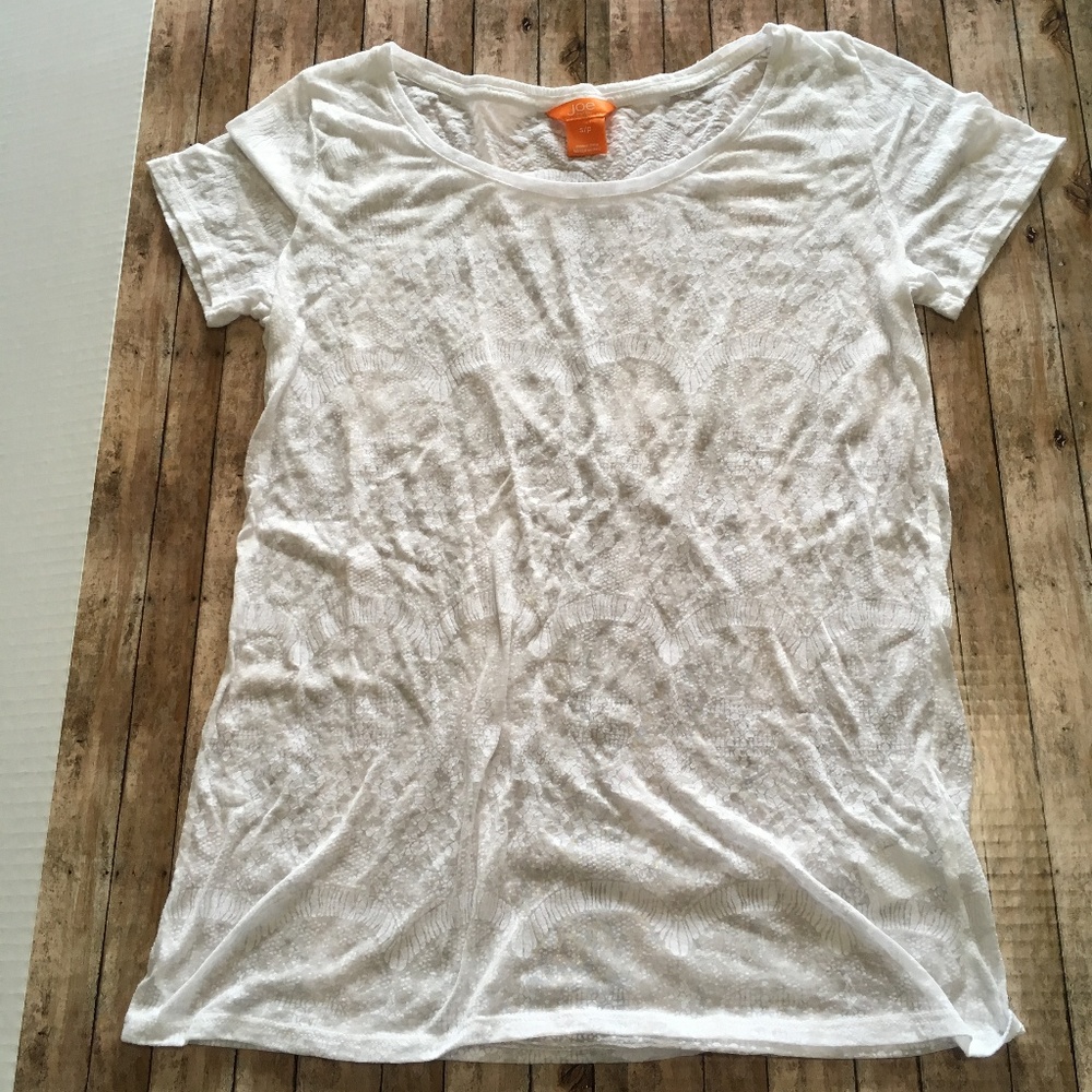 Joe Fresh sheer white patterned tshirt in small
